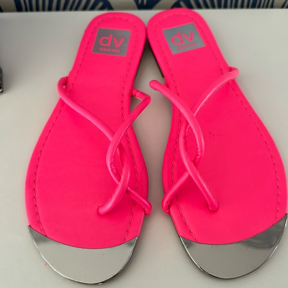 🩴 💖 New! Dolce Vita Fuschia Pink sandal! Perfect Vacation Wear Day or Night! - Picture 3 of 5